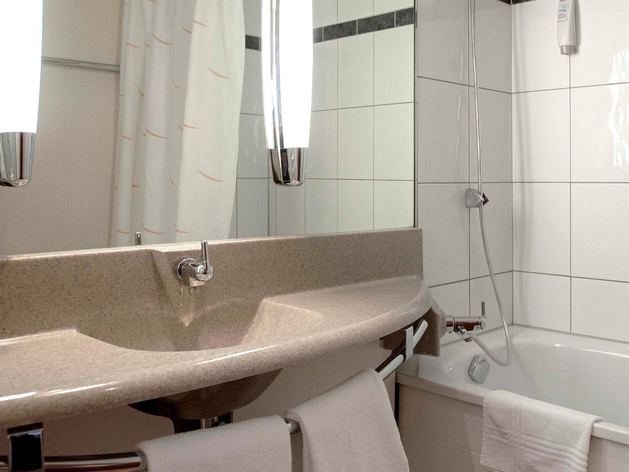 Ibis 3 Lacs Neuchatel Thielle Exterior photo