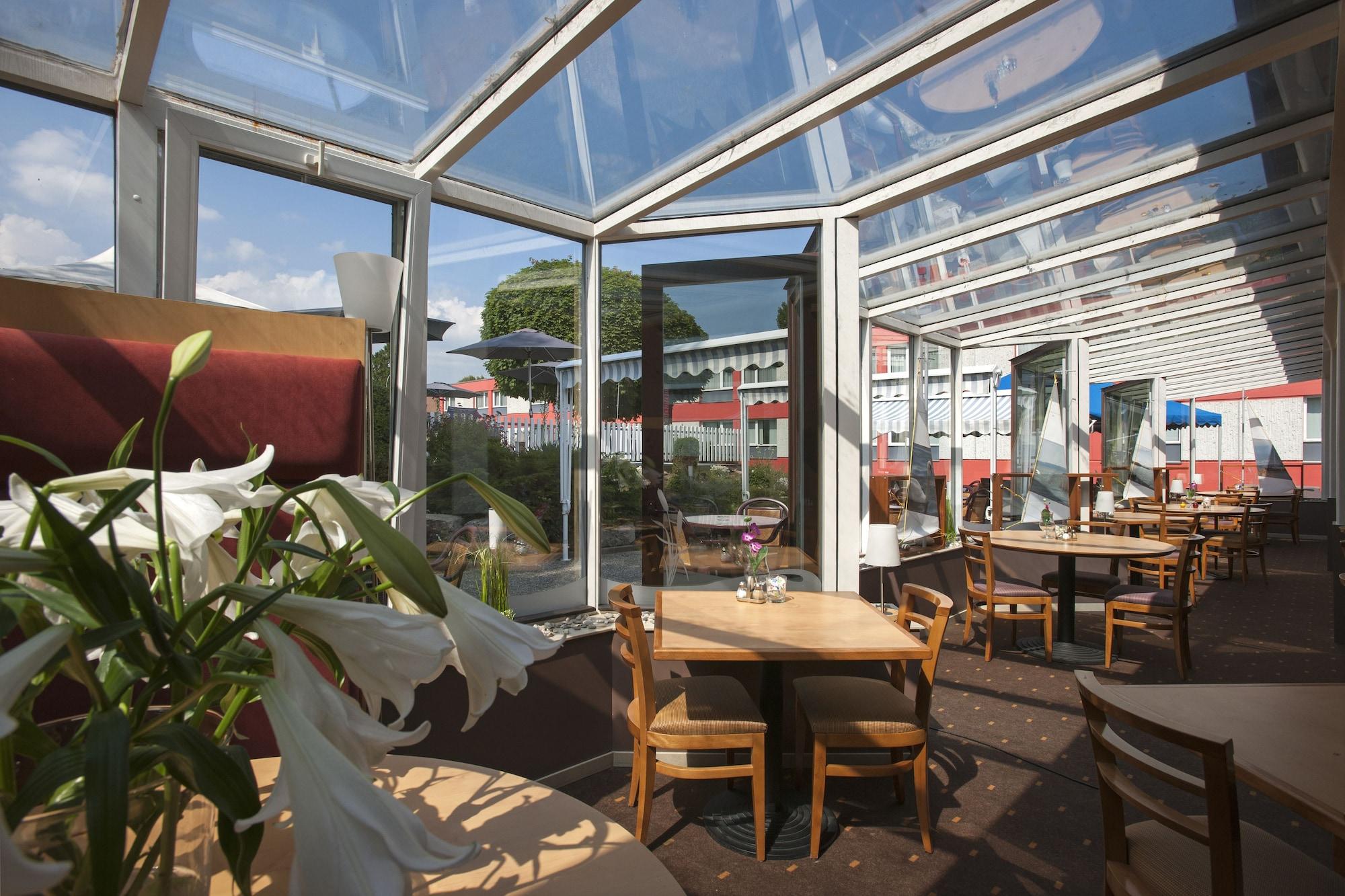 Ibis 3 Lacs Neuchatel Thielle Exterior photo
