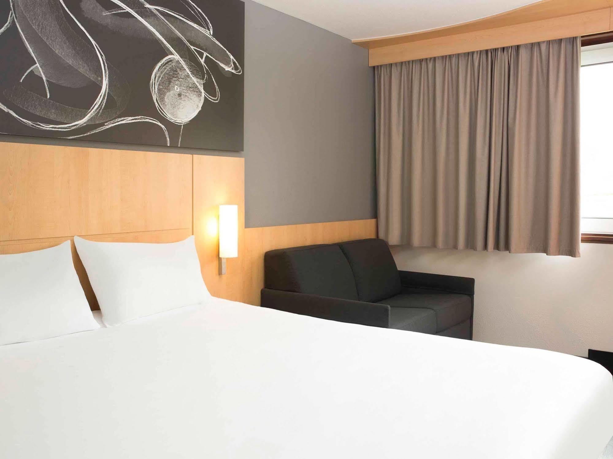 Ibis 3 Lacs Neuchatel Thielle Exterior photo